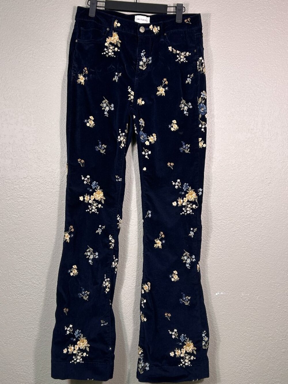 Driftwood Wyatt Women's 28W L34 Navy Floral Embroidered Velvet Jeans Pants